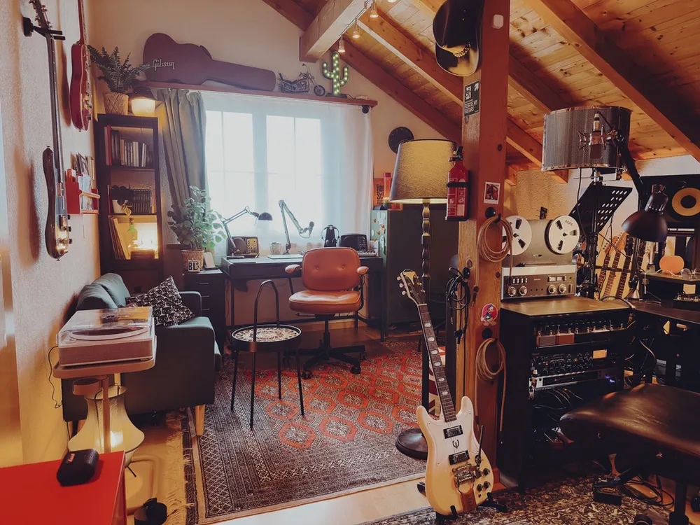 Nick Schreger studio room
