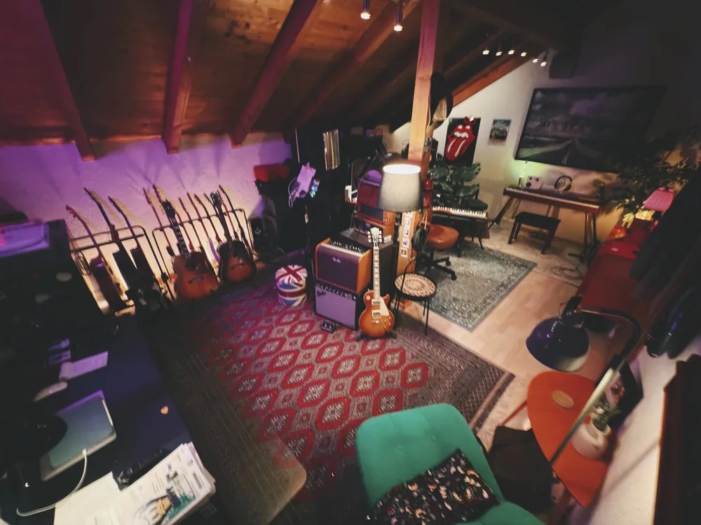 Nick Schreger studio room
