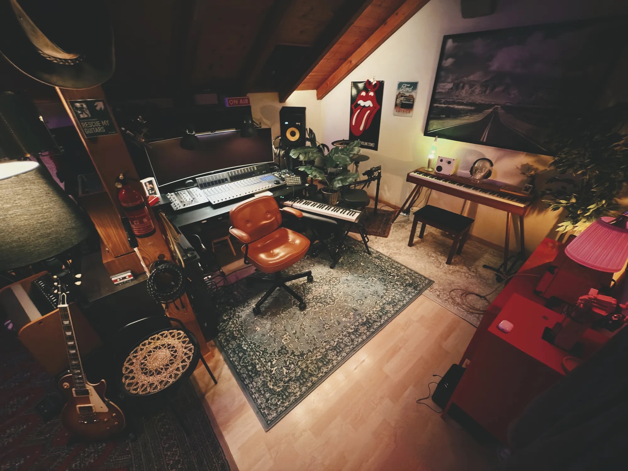 Nick Schreger studio room